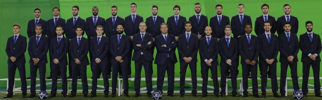 Plantilla del Depor, con los trajes de Emidio Tucci Black.
